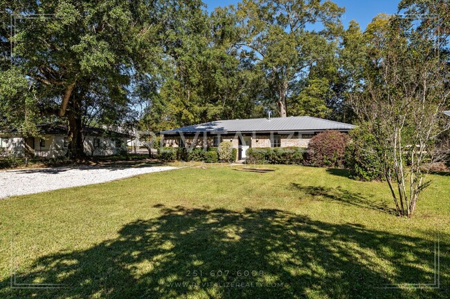 Building Photo - Updated 4 Bed 2 Bath Brick Home in West Mobile