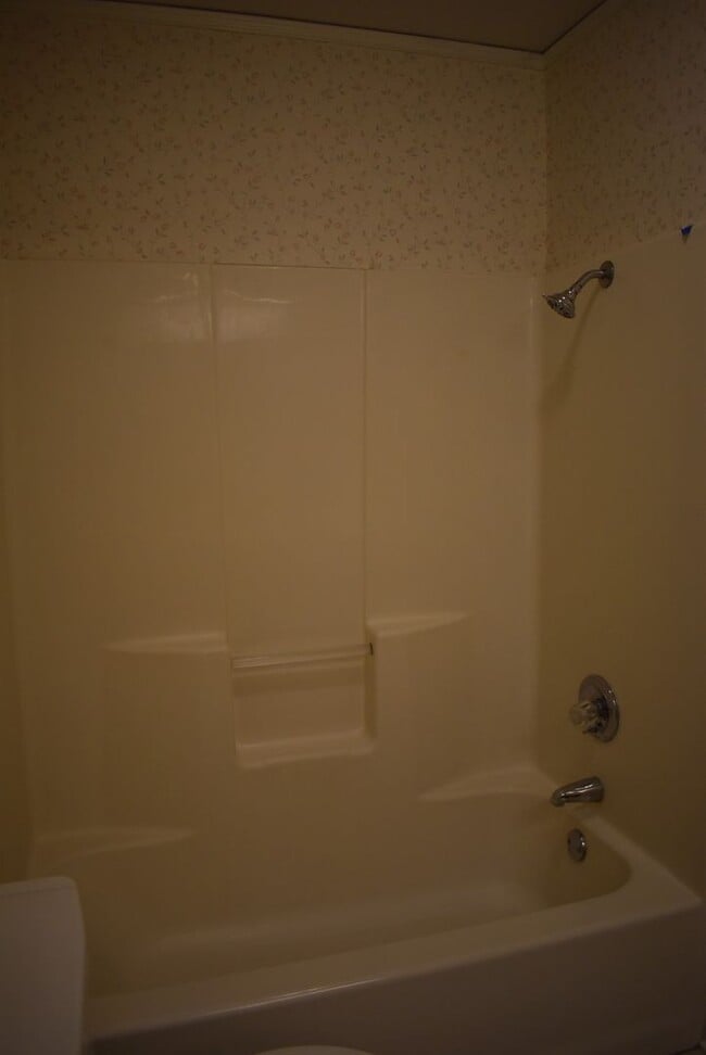 Building Photo - 907 Crymes Ln