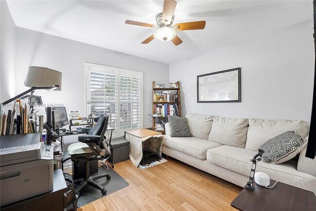 Building Photo - 3 bedroom in Hollywood FL 33012