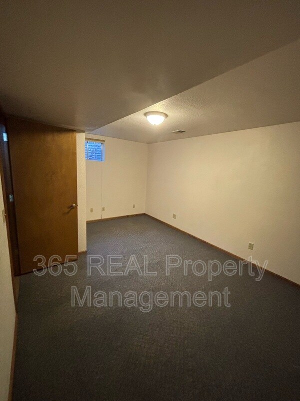 Building Photo - 5601 W 18th St