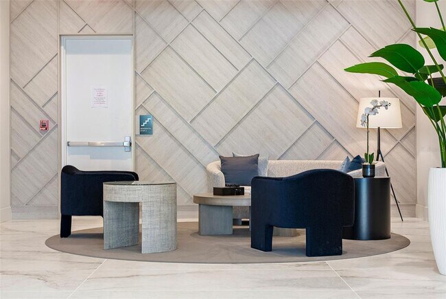 Building Photo - 301 1st St S