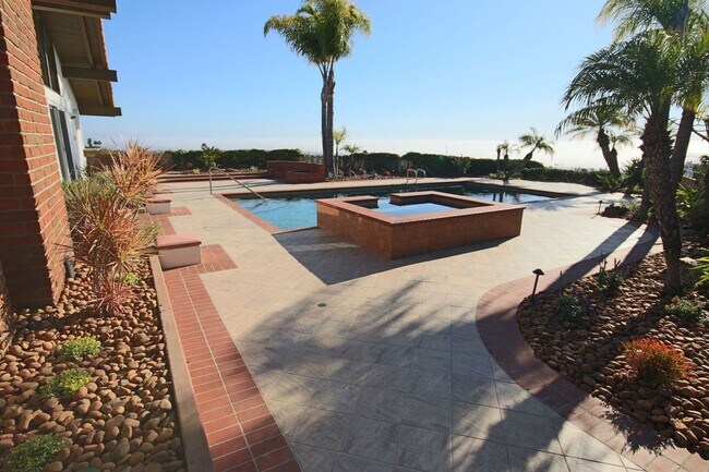 Building Photo - Amazing La Jolla North PB home with panoramic views of the ocean, bay and downtown