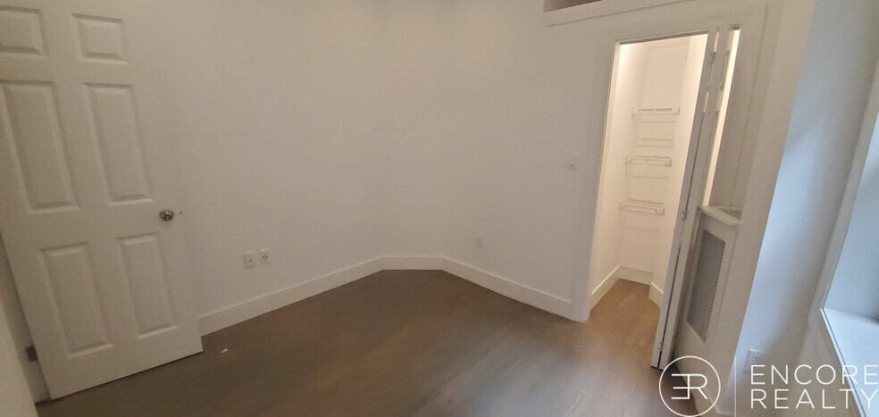 Building Photo - 24 Phillips St