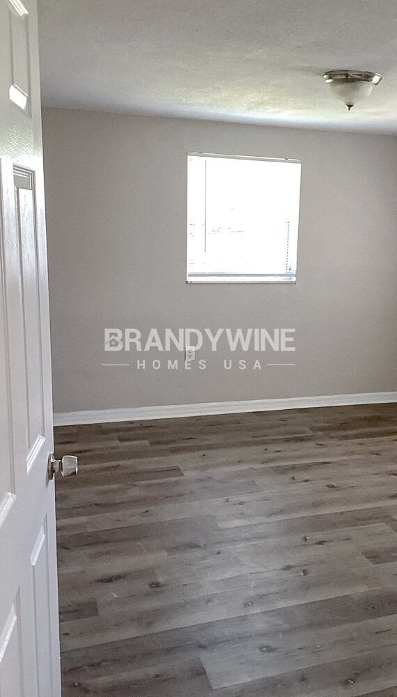 Building Photo - 7317 Oak Crest Dr