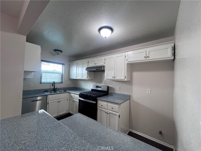 Building Photo - 11254 Oxnard St