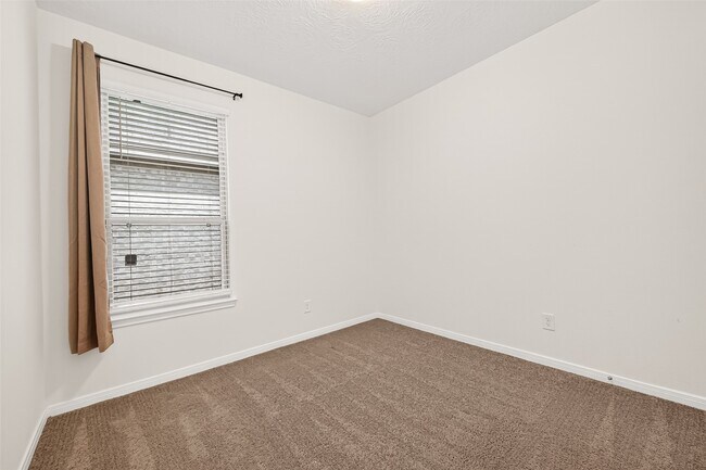 Building Photo - 12602 Blue Jay Dr