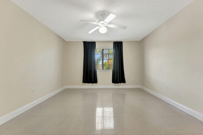 Building Photo - 5055 Wiles Rd