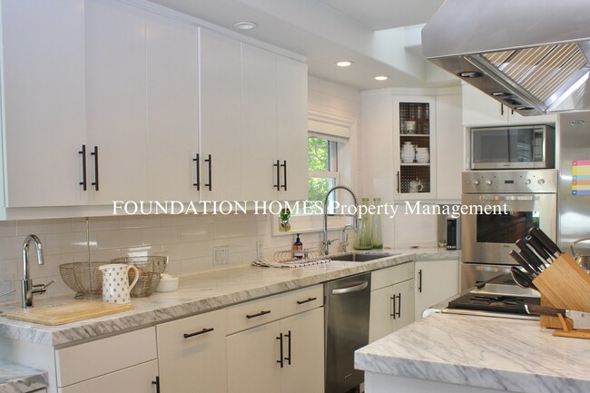 Building Photo - VIDEO - Prime Ross Residence- 4BD/3BA - La...