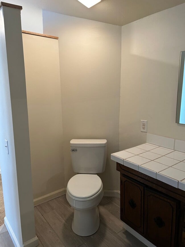 Building Photo - 3 Bedroom 2 Full Bath Home