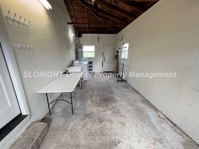 Building Photo - AVAILABLE OCTOBER- Charming Shell Beach Home - 2 Bed / 1 Bath