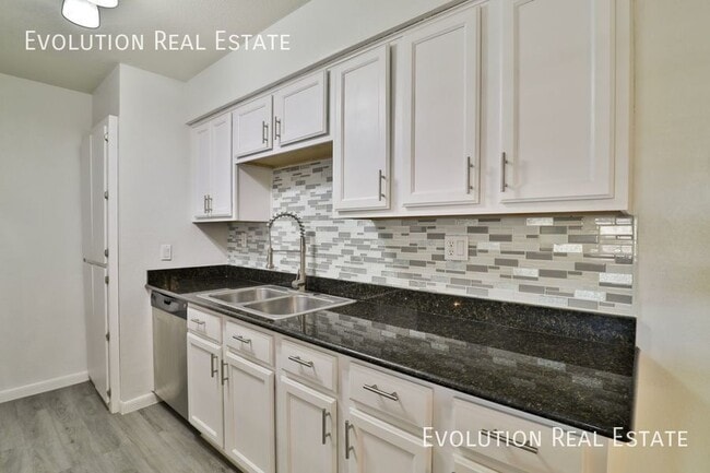 Building Photo - 5995 N 78th St