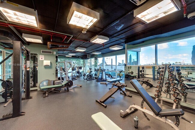 Building Photo - 650 West Ave