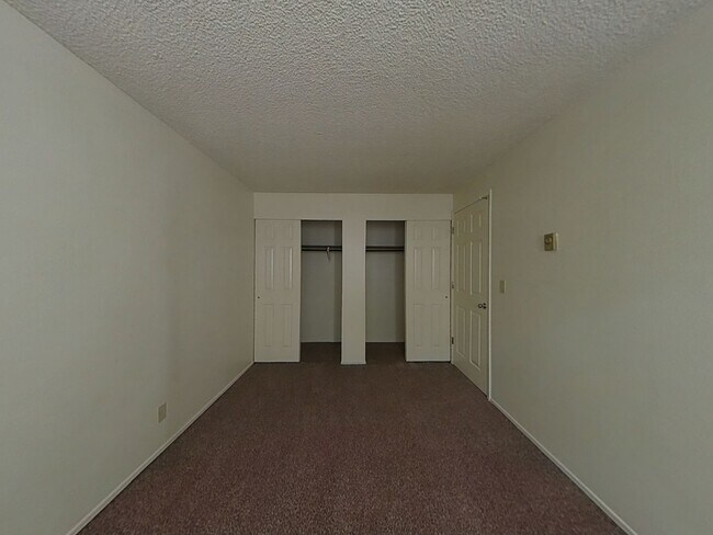 Building Photo - FALL SPECIAL ~ $1010 OFF FIRST MONTH RENT
