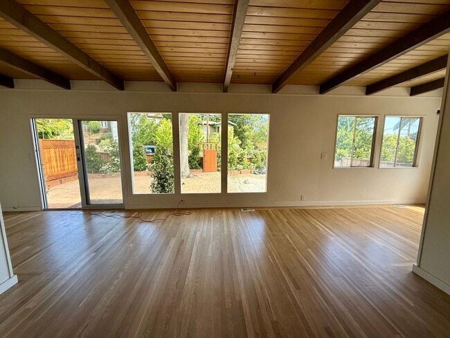 Building Photo - CHARMING THREE BEDROOM ONE AND HALF BATH H...