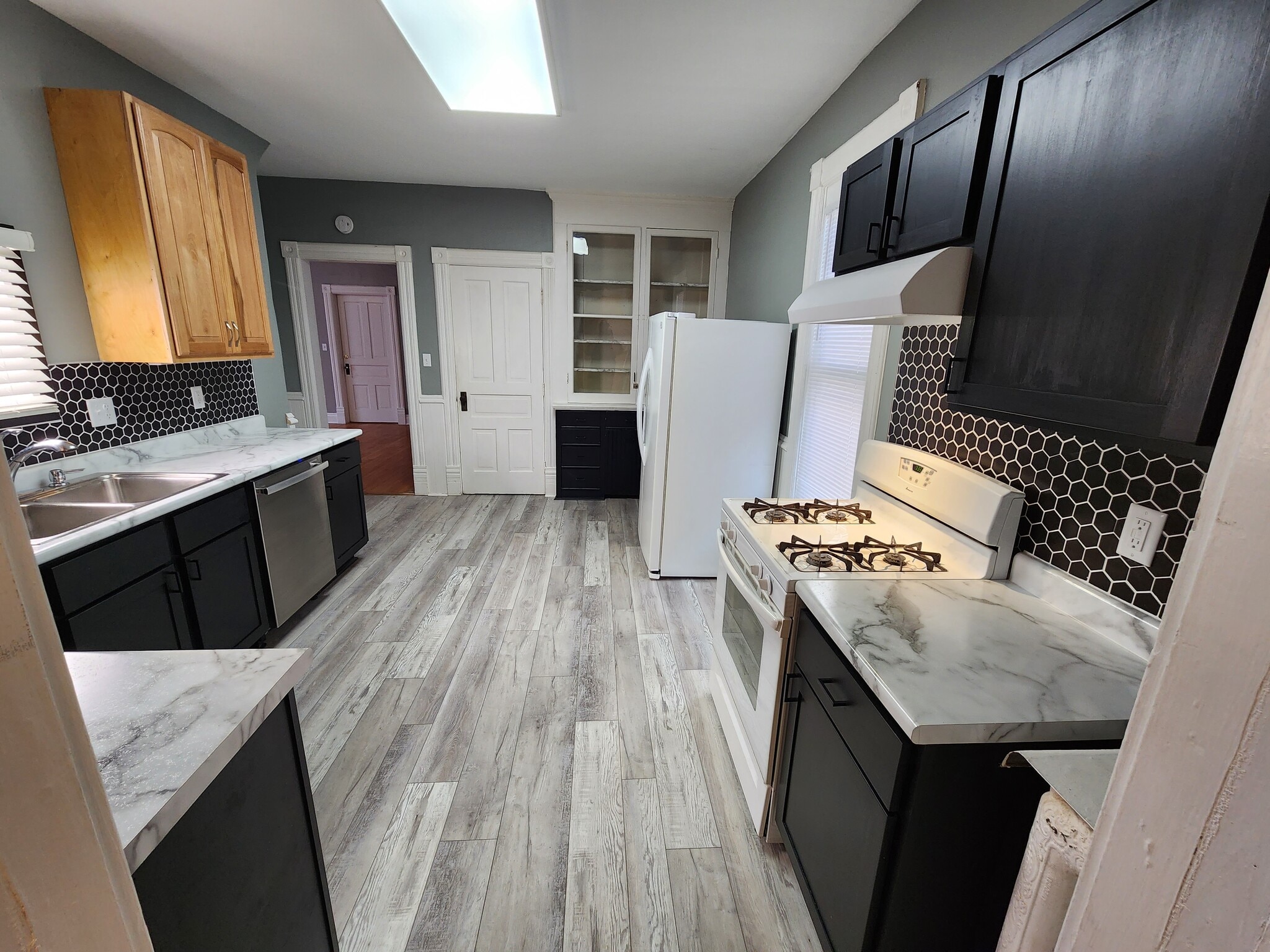Kitchen 7 - 207 N 6th St