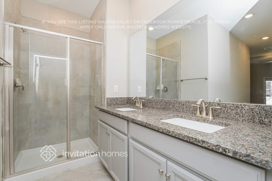 Building Photo - 2883 Coach Manors Way