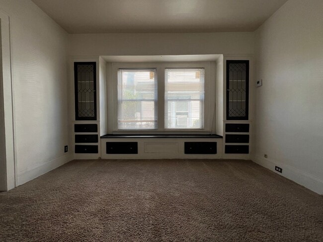 Building Photo - 2196 Lewis Dr