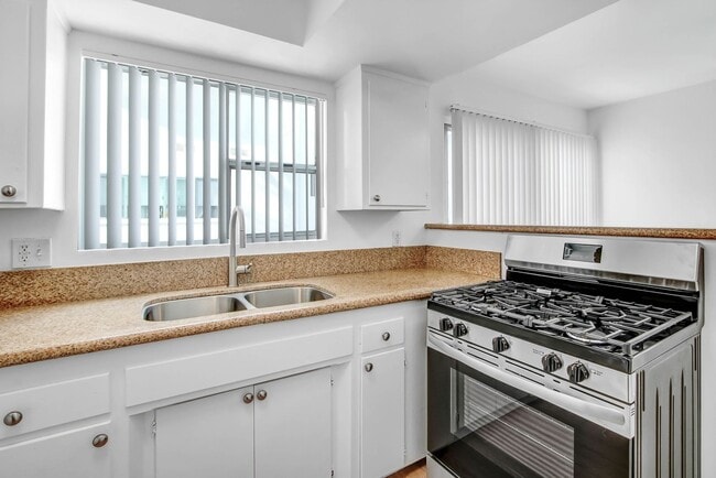 Interior Photo - 744 S Windsor Blvd