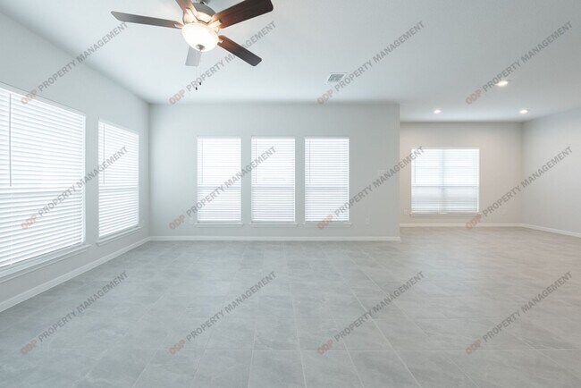 Building Photo - 424 Poplin Ln