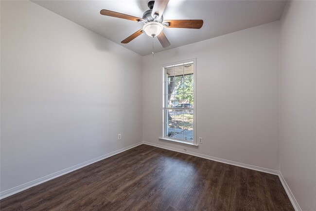 Building Photo - 502 Bellmar Ln