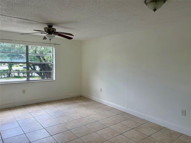 Building Photo - 4304 NW 9th Ave