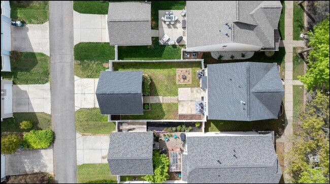 Building Photo - Fenced Yard in Cornelius with Detached Garage