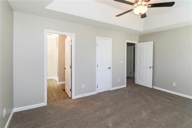 Building Photo - 1500 Cedar Hill