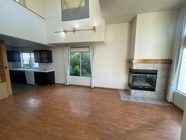 Building Photo - Point Loma 3 Bedroom 2 1/2 Bath Loft Style Townhome