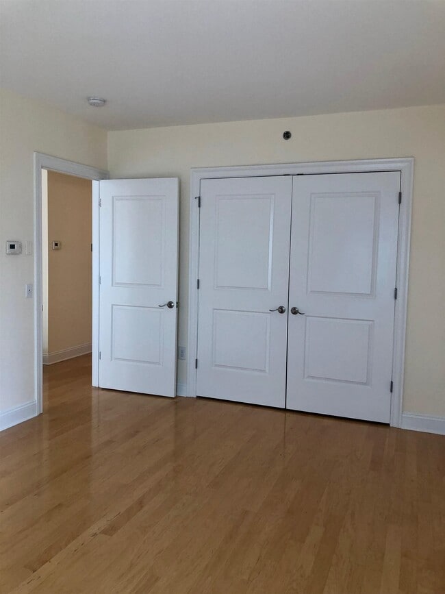 Building Photo - 10 Regent St