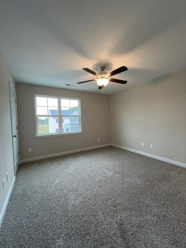 Building Photo - 2 Jaydn Dr W