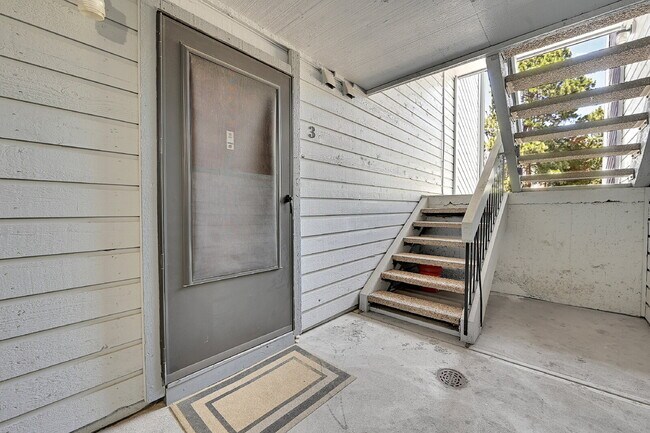 Building Photo - $1,450.00, 1-bedroom, 1-bathroom Lower Lev...
