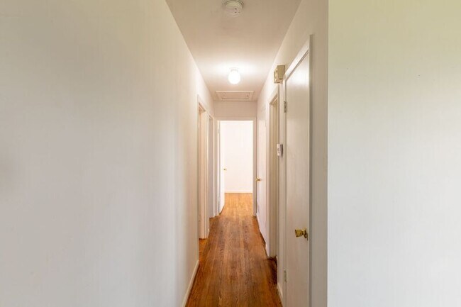Building Photo - 104 Stratford Ct