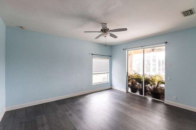 Building Photo - Rare 5 Bedroom Pool Home in Gated Community