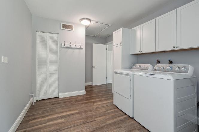 Building Photo - 9604 S Knox Ave