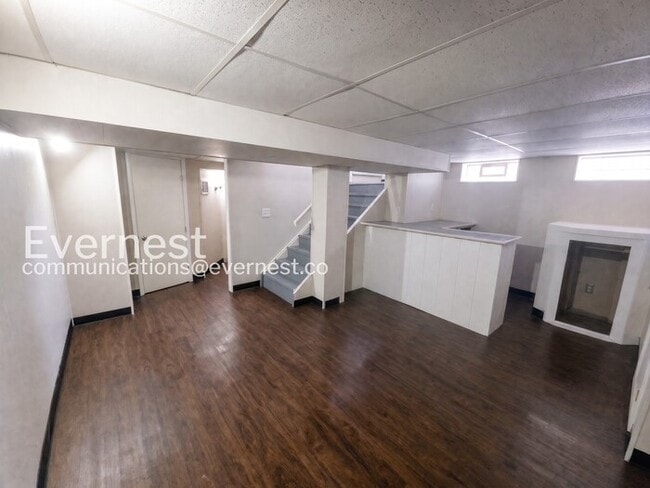 Building Photo - 3 Bed/2.5 Bath Home with Detached Garage / Pet-Friendly / Vouchers Accepted / Available Now!