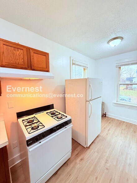 Building Photo - 8000 Pilgrim St