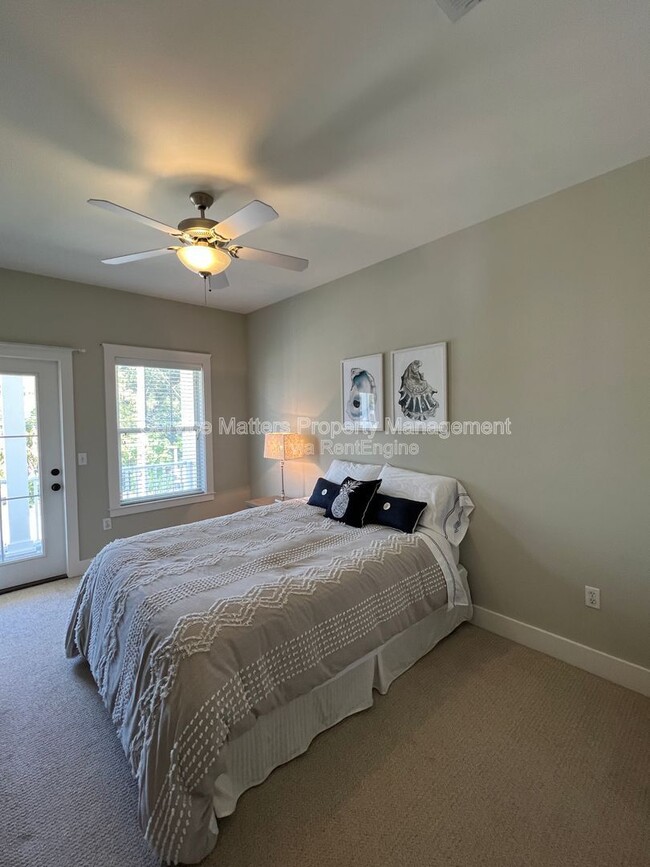 Building Photo - 1417 E Maxwell St