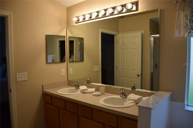 Building Photo - 1214 Solana Cir