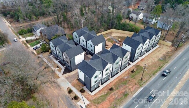 Building Photo - 1106 Ivan Dr