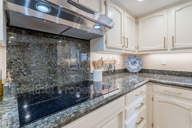 Building Photo - 8602 E Vista Del Lago