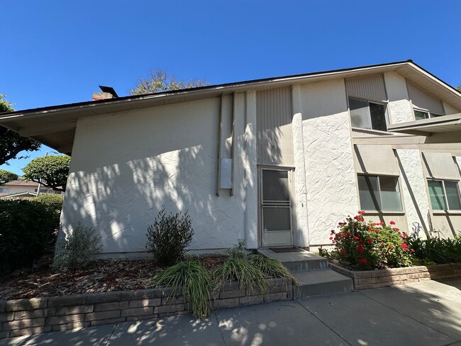 Building Photo - San Antonio HOA 3 bdrm 2 bath townhome