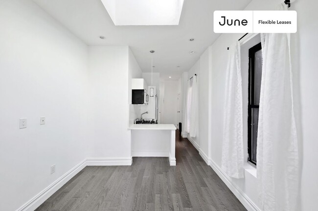 Building Photo - 824 9th Ave