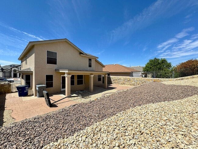 Building Photo - West El Paso 3bed 2.5bbath refrig A/C Home