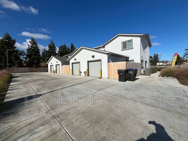 Building Photo - 405 S Summit St