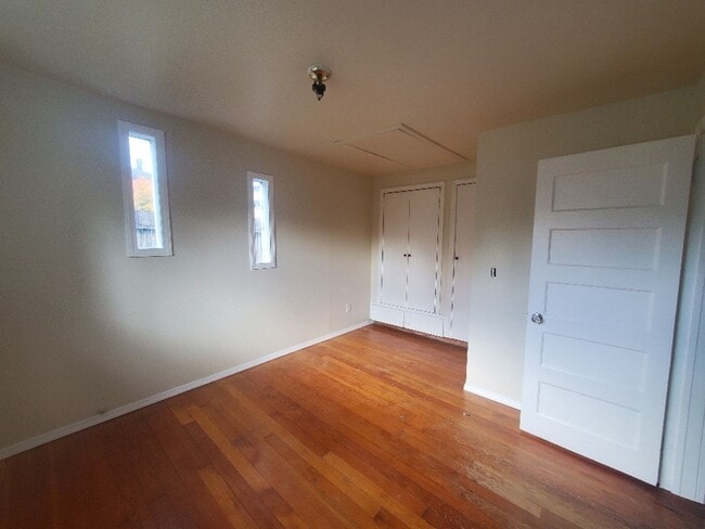 Building Photo - Arbor Heights Bungalow, Available early Oc...