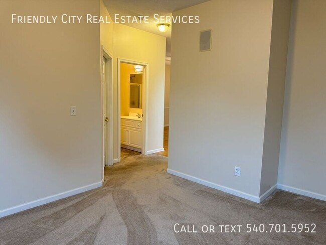 Building Photo - Beautiful Duplex at Spring Oaks