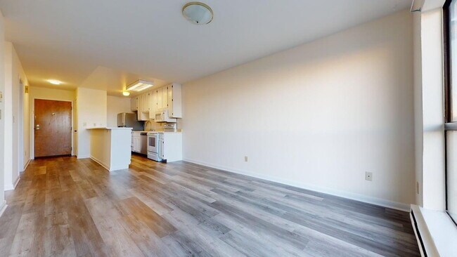 Building Photo - Charming 2BD/1BA Apartment in Prime Neighborhood with Parking