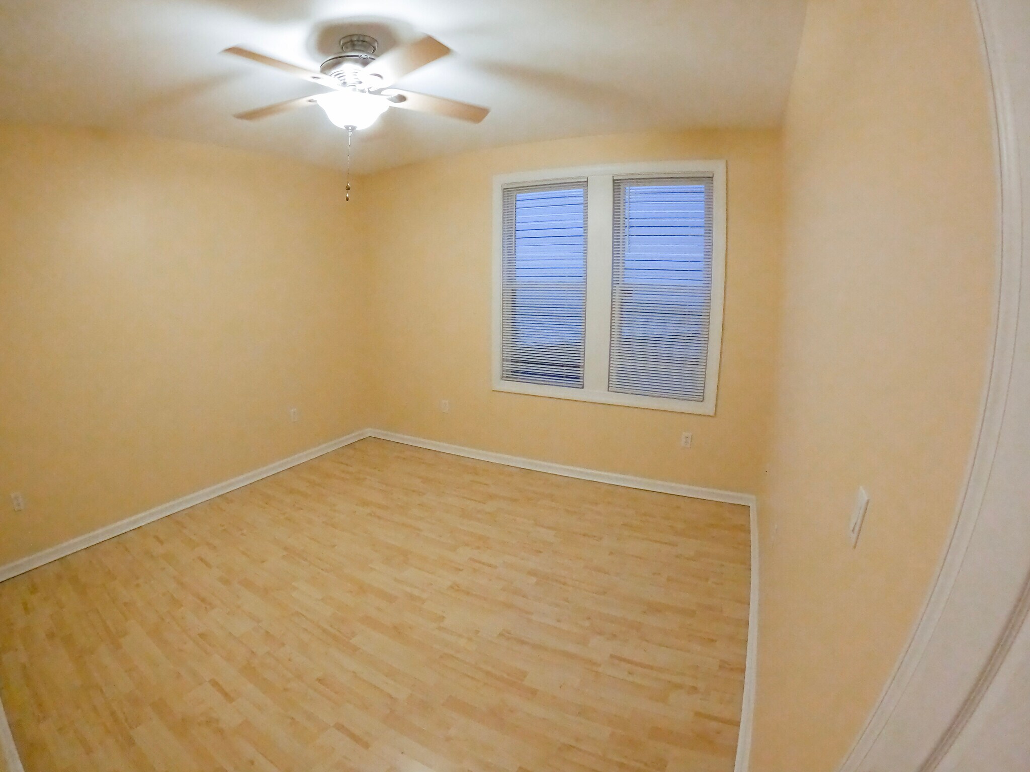 Master bedroom - 330 Demain Ave