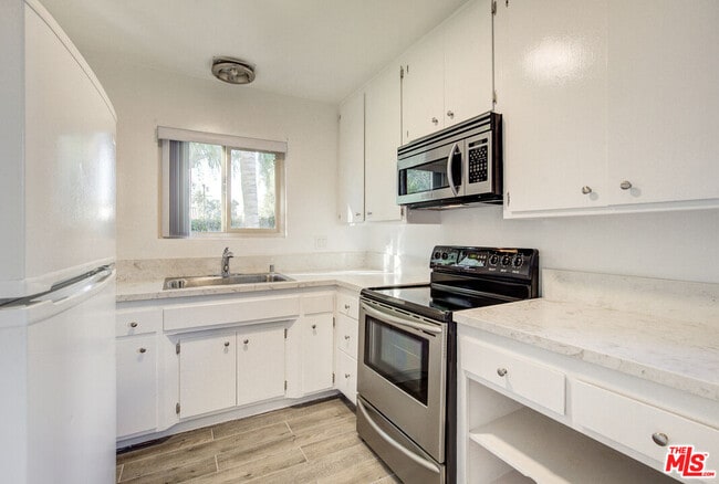 Building Photo - 2230 Redondo Blvd