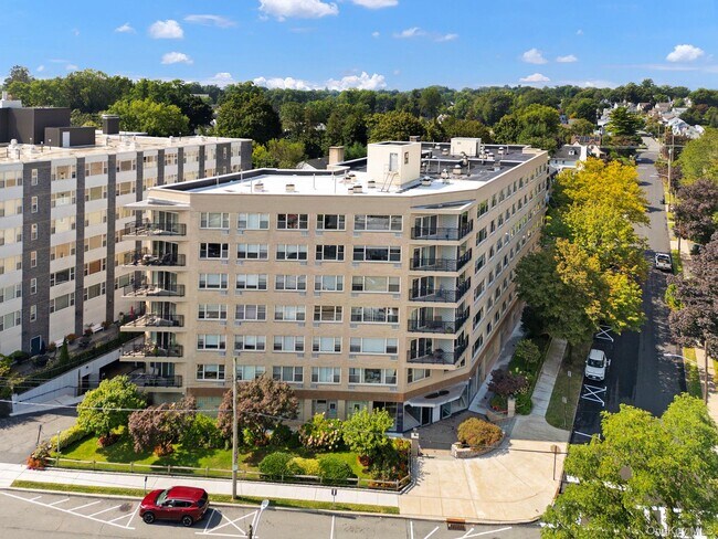 Building Photo - 12 Old Mamaroneck Rd